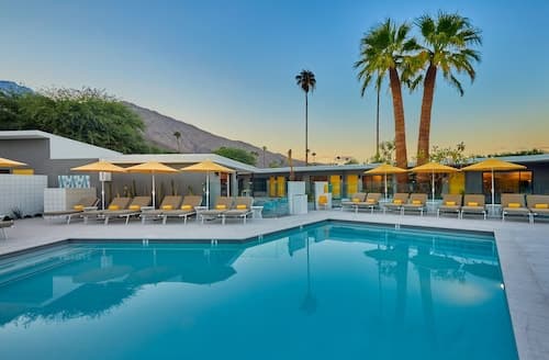 Twin Palms Resort - A Gay Men's Resort