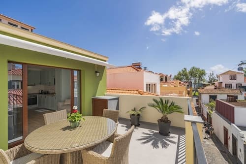 In the Funchal Old Town, Near Beach - Casa Caetano