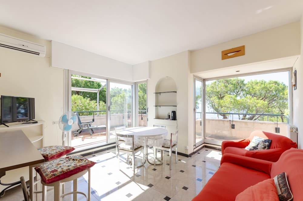 JOIVY Flat W/Terrace & Sea View