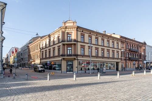 Main Square Renovated Apt, Sauna and Parking