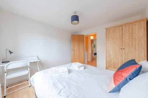 Spacious 2 Bedroom Apartment Near White City