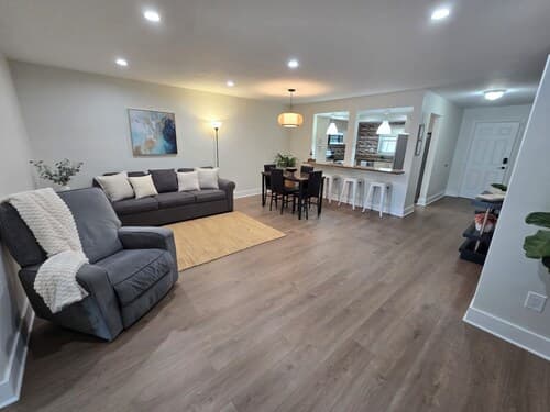 Luxurious & Spacious Townhouse in Prime Location