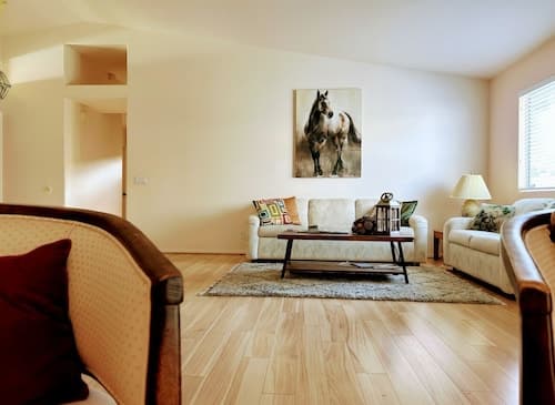 Private bedroom in Western Horizon Home