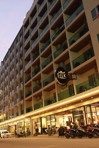 Hemingways Silk Hotel
