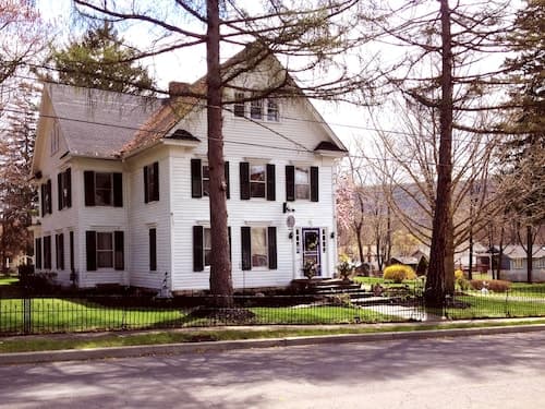 18 Vine Inn & Carriage House