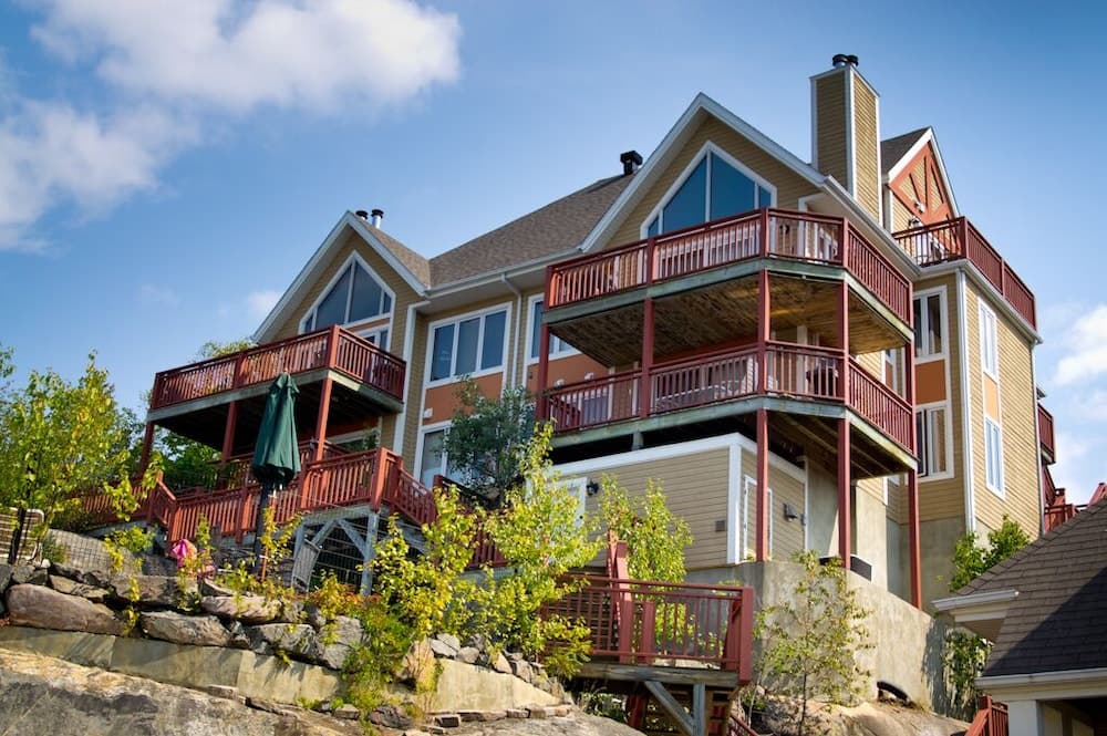 Les Haut Bois Condominiums -RVMT