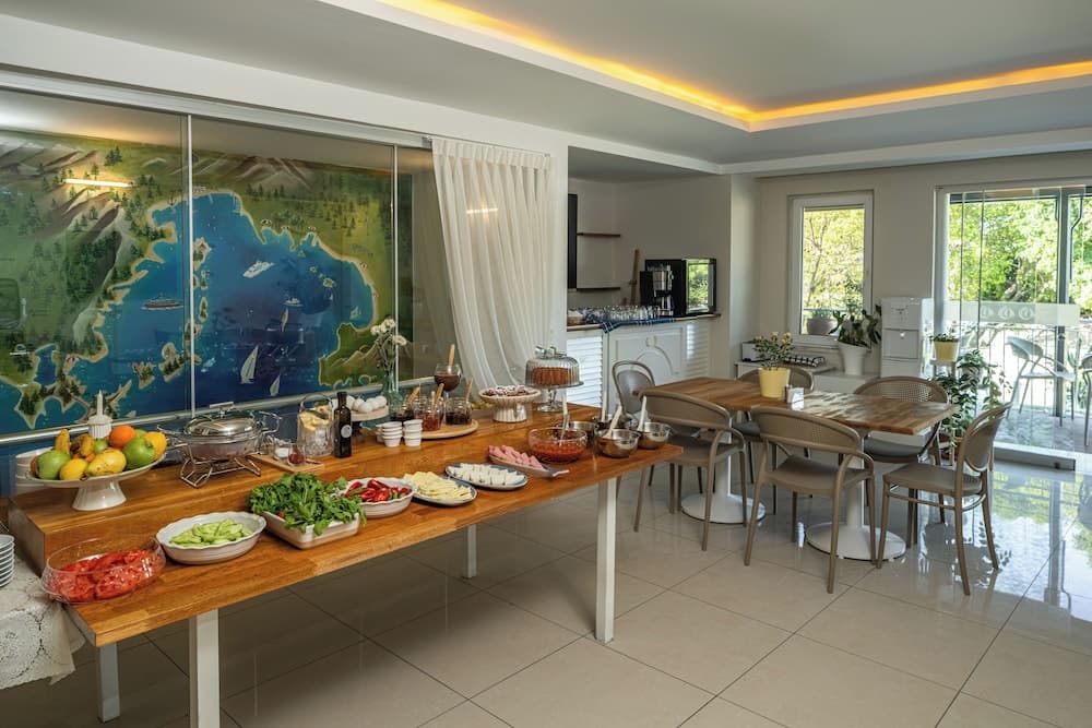 Dedeminn Marina Hotel