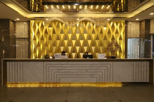 Crystal Palace Luxury Hotel