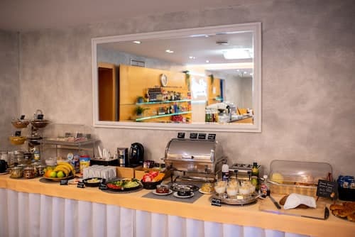 Felicity Garni Hotel