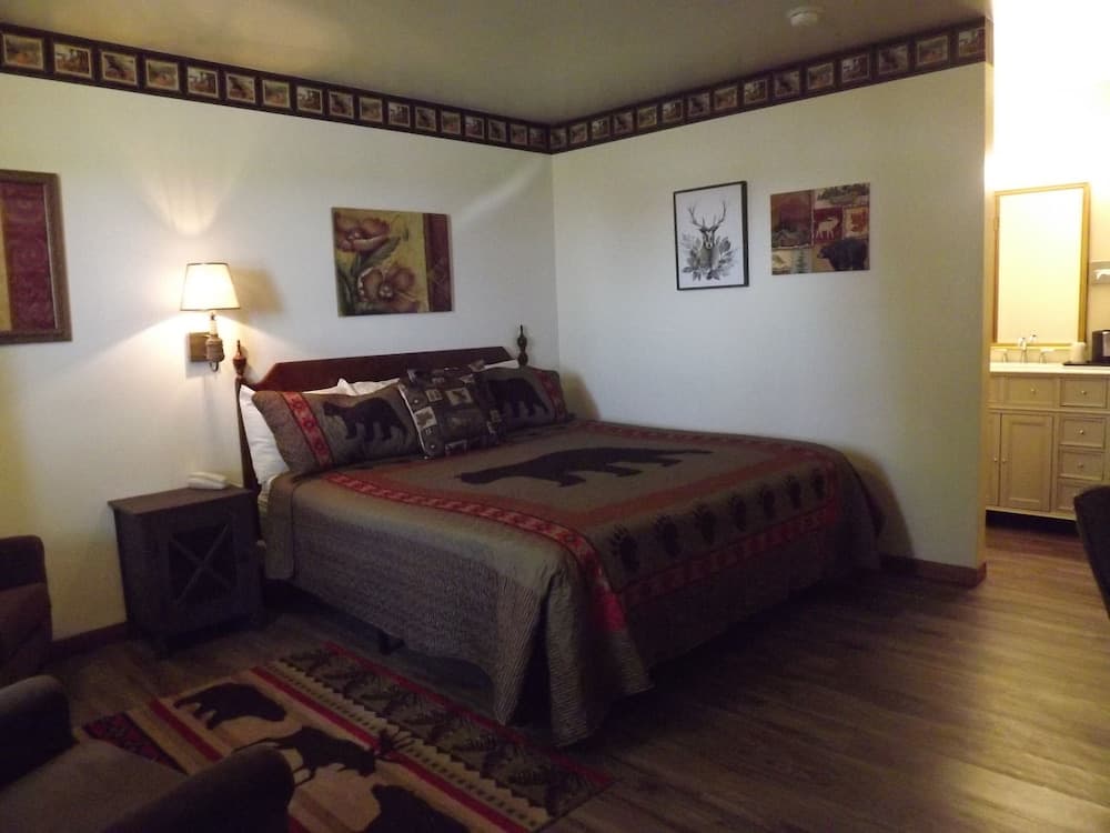 Crest Country Inn