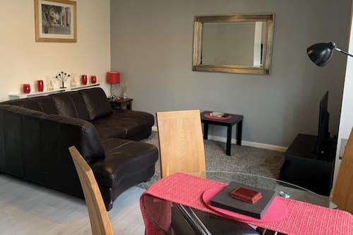 Lovely 2-bed Apartment in Wallasey, Sleeps 4