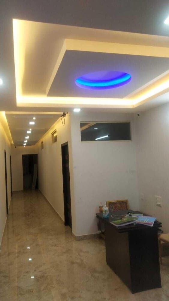 iROOMZ S Silver Suites