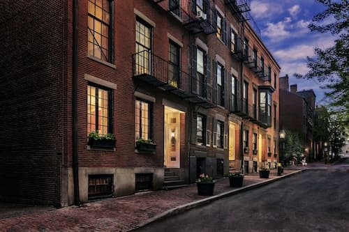 Maverick Suites at 40 Temple St