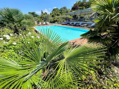 Apt 5 Aircon, Wifi, Infinity Pool, Jacuzzi, Gardens Incredible! Sleeps 4