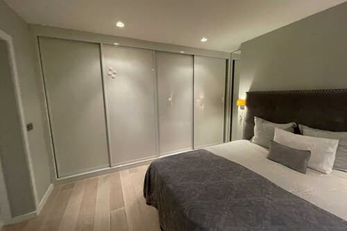 Modern and Luxurious 2 Bedroom Flat - Barons Court