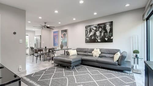 Unbeatable Old Town Location! Modern and Classy!