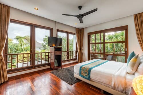 Mary's Beach 4 BR Villa