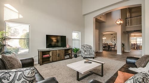 Massive 5 Bdrm Getaway W/pool, Hot Tub, Game Room!