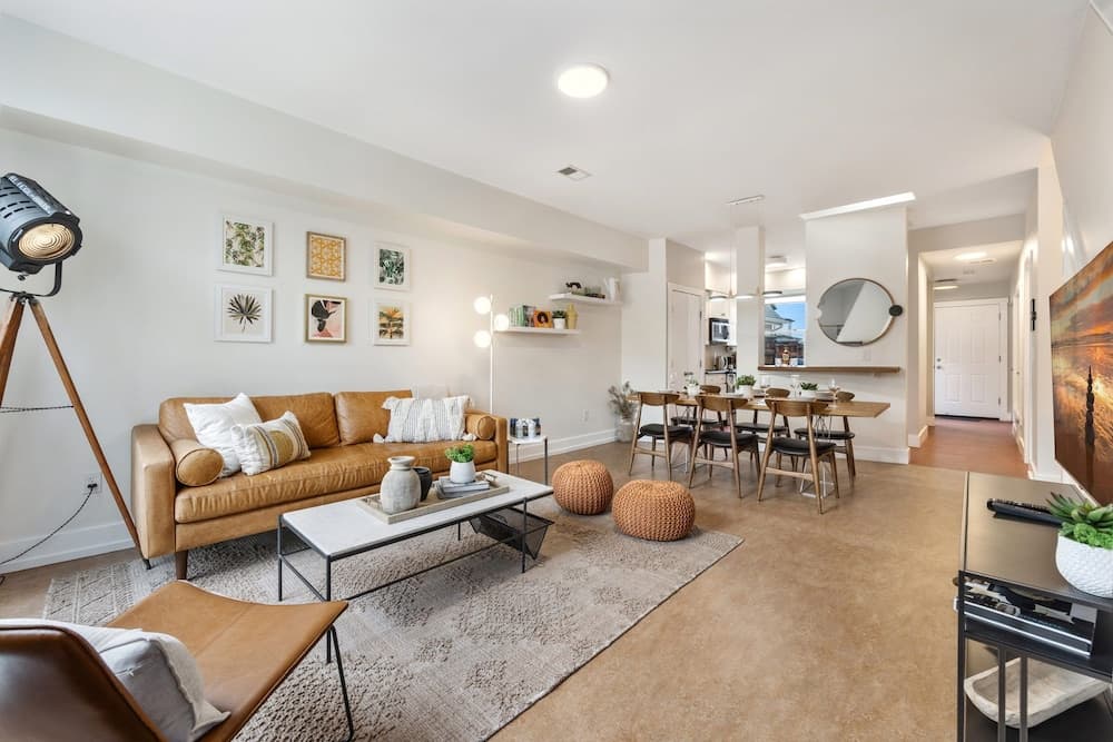 Mid-century Mod Retreat Near Old Town – Free Bikes