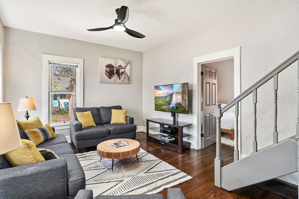 Historical Bungalow Near Csu & Old Town!