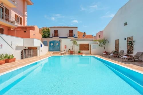 Cristal Blu Mono 3 With Shared Pool