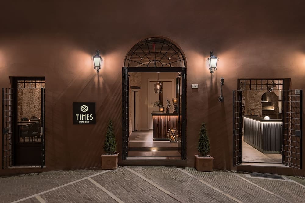 Times Suites & Bar