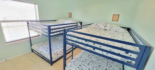 Walkable Location - 1st Floor - Sleeps 8 - Pool
