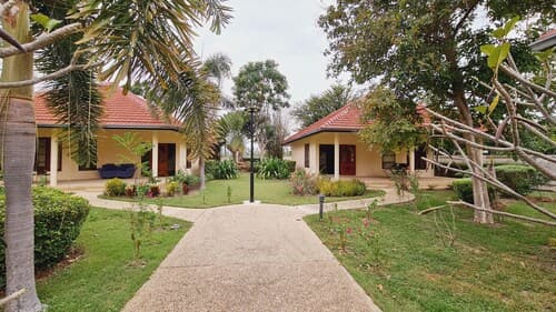 Beautiful Bungalow With Shared Outdoor Pool and 2 km From the Sandy Beach