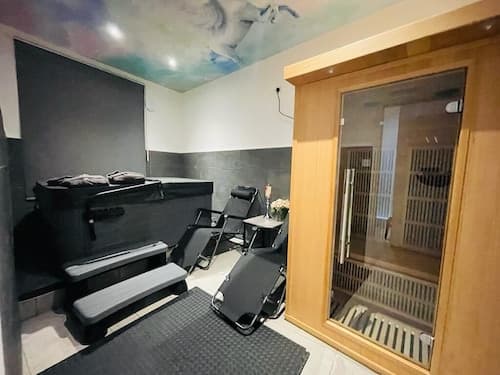 London Luxury Apartments with Jacuzzi Hot tub & Sauna