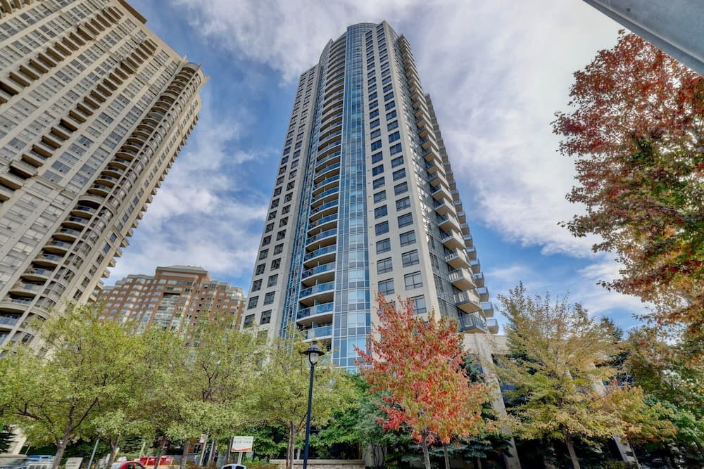 Grand Royal Condos -Mississauga SQ One