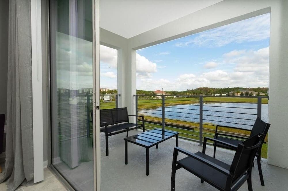 Sweet Suite Sleeps 6 @ Storey Lake By Shine Villas 2 Bedroom Apts