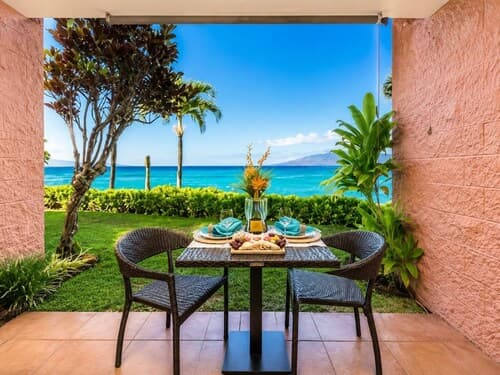 Kuleana 405 Oceanfront 1Bedroom 1 Condo by RedAwning
