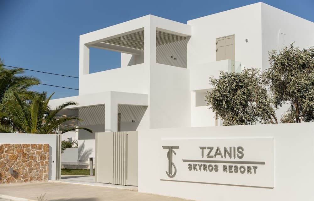 Tzanis Resort
