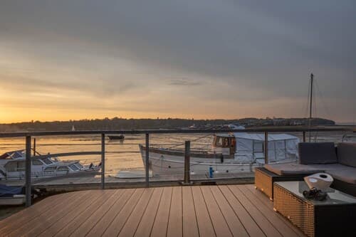 HOUSEBOAT ELEUTHERA