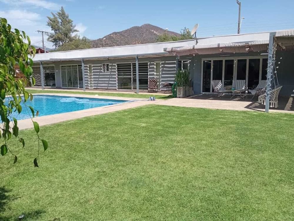 Hermosa Gran Casa con Piscina en Olmue