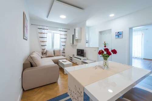 Apartments Lucija - Two Bedroom Apartment With Balcony and Sea View