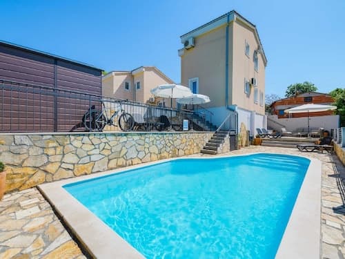Charming Holiday Home With Pool and sea View
