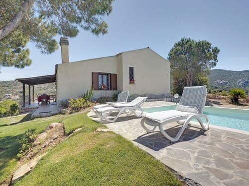 Belvilla by OYO Luxurious Villa With Private Pool