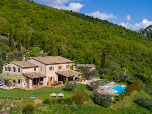 Villa in Umbria With Private Pool and Valley Views