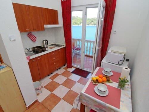 Apartments Filipovic - Comfort One-bedroom Apartment With Balcony and Sea View