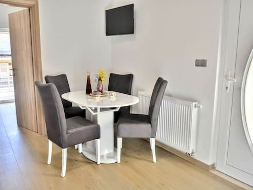 Fancy Apartments Dream - Deluxe One Bedroom Apartment With Balcony and Sea View
