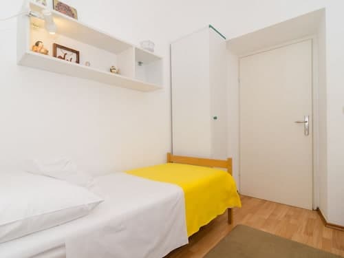 Holiday Home Gemma - Four Bedroom Holiday Home With Terrace and Swimming Pool