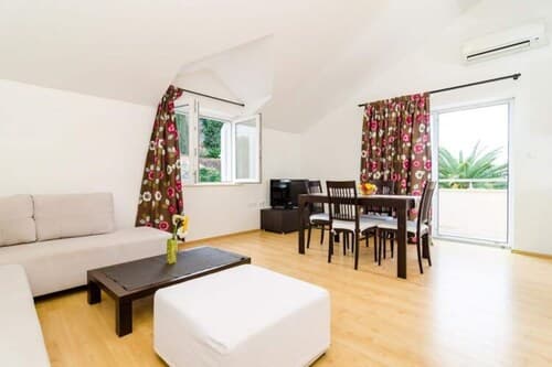 Apartments Nikola - One Bedroom Apartment With two Balconies and Sea View