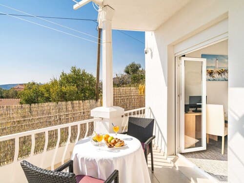 Apartments Blazevic - Comfort Two Bedroom Apt With Hot Tub and Sea View