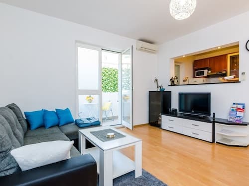 Apartment Antej - One Bedroom Apartment With Terrace and City View