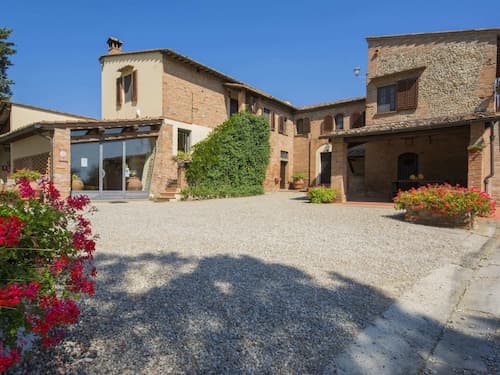 Farmhouse in Castelfiorentino With Pool