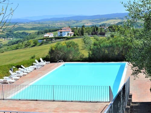 Apartment in Tuscany With Stunning Views