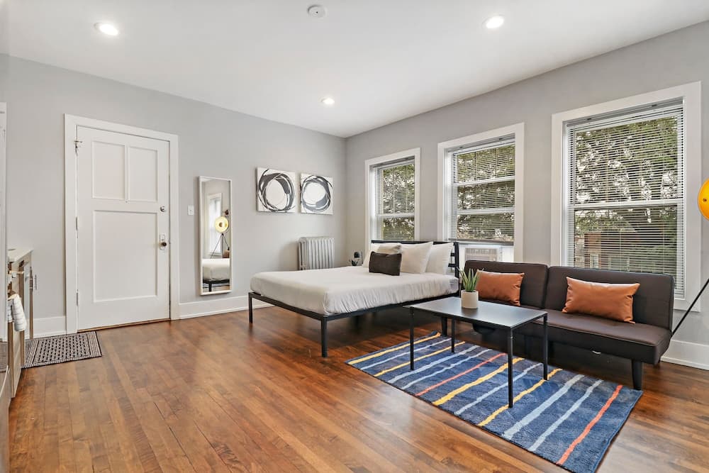 Modern Minimalist Studio in Portage Park