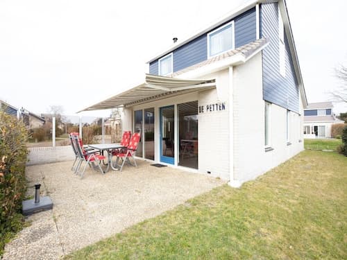 Holiday Home in De Koog Near Texel Beaches