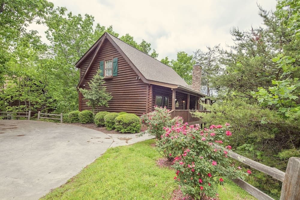 Er104 - R Tribe's Treehouse - Great Location - Close To Town! 5 Bedroom Cabin by RedAwning